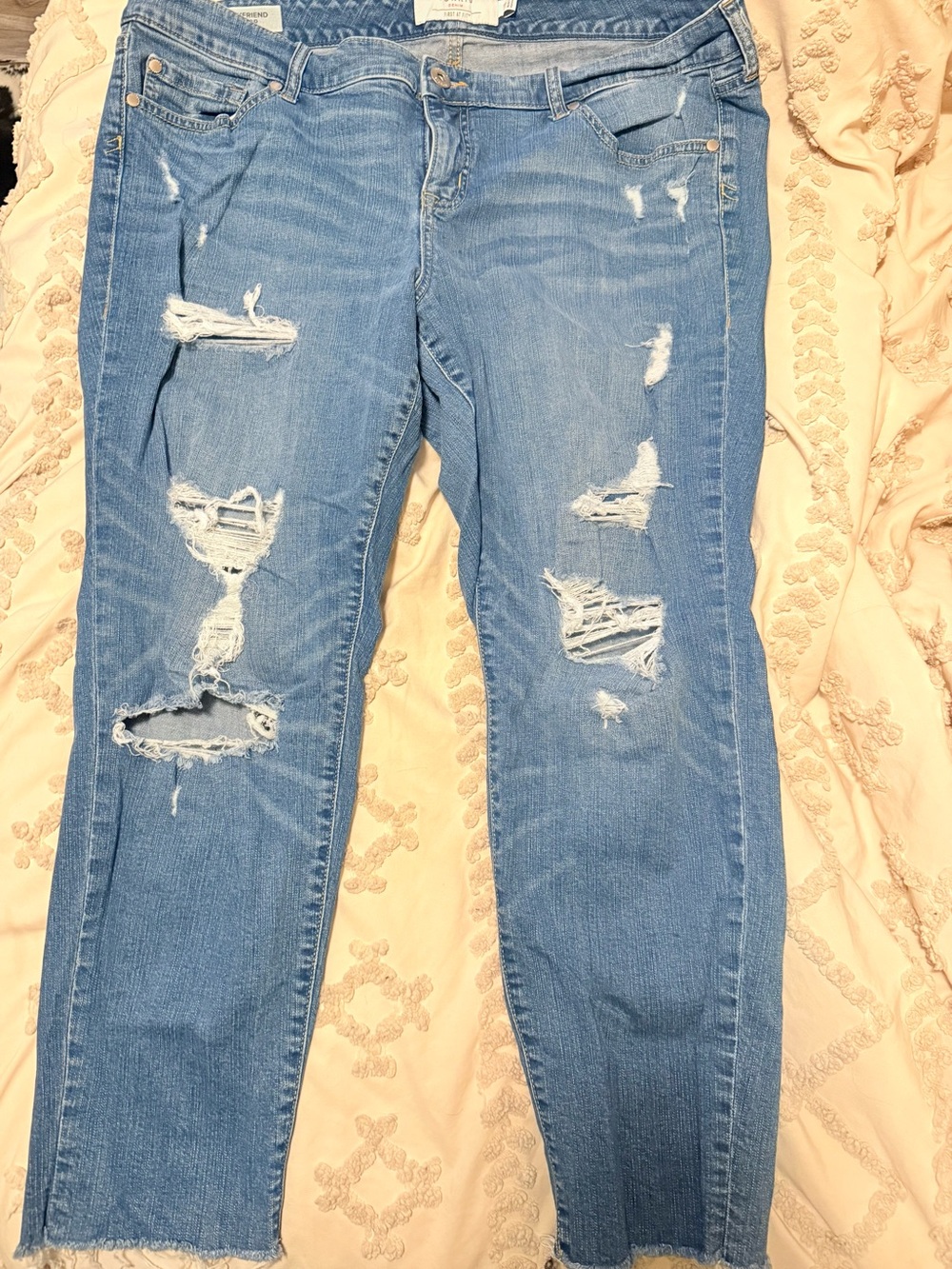 Torrid light wash boyfriend crop jeans